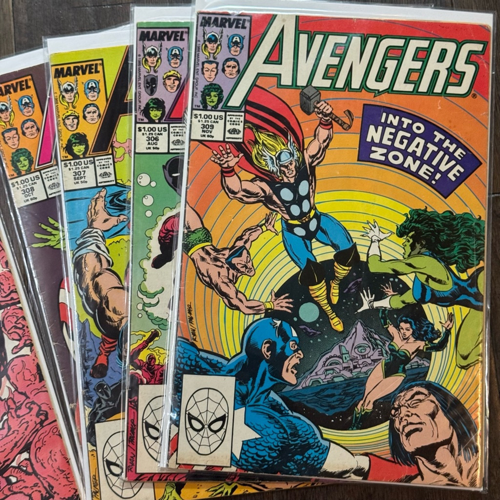 Marvel Avengers Comic Book Lot of 5- Vintage Collectibles